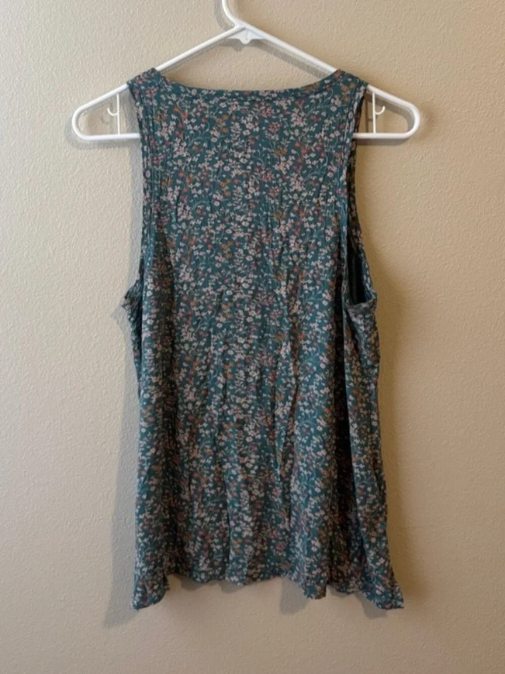 Sexy Floral Tank - Picture 2 of 2